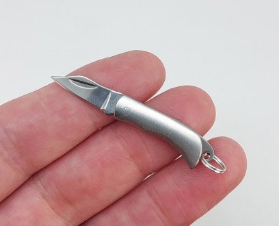 Брелок-нож на ключи (цвет - Серебро, материал - металл). Длина общая в сложенном. . фото 2