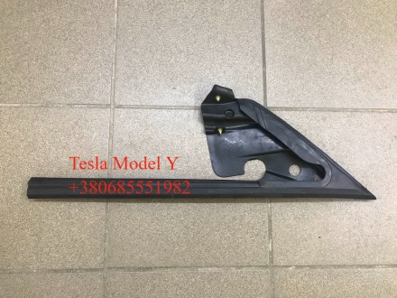 Уплотнитель форточки двери передней левой дзеркала Tesla Model Y 1500066-00-B. Тернопіль. фото 1 Уплотнитель форточки двери передней левой дзеркала Tesla Model Y 1500066-00-B. Тернопіль. фото 1