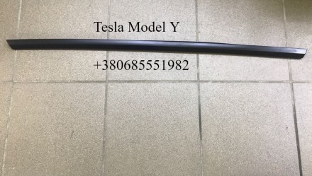 Молдинг наружный задней левой двери Tesla Model Y 1495712/3-00-C, 1495722/3-00-B. Тернопіль. фото 1 Молдинг наружный задней левой двери Tesla Model Y 1495712/3-00-C, 1495722/3-00-B. Тернопіль. фото 1