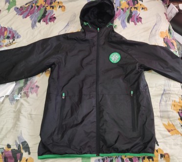 Футбольная ветровка с капюшоном FC Celtic official merchandise, размер-L, длина-. . фото 3