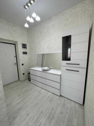 В продажу 1 кімнатна квартира,
40,4 кв метрів в трехповерховій новобудові, кварт. Киевский. фото 2