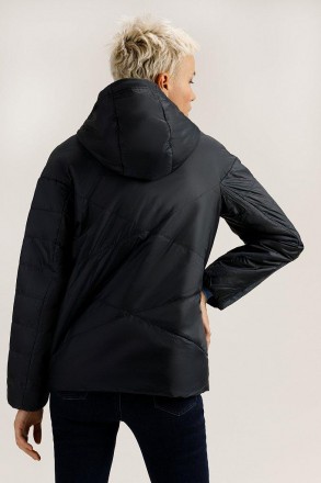 Короткая куртка женская демисезонная Finn Flare с капюшоном. Модель прямого кроя. . фото 5