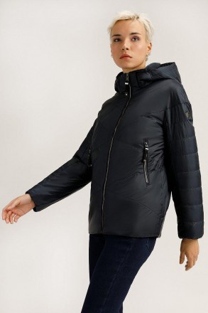 Короткая куртка женская демисезонная Finn Flare с капюшоном. Модель прямого кроя. . фото 3