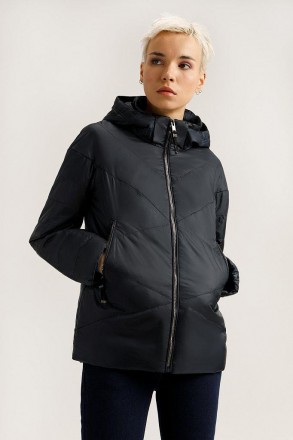 Короткая куртка женская демисезонная Finn Flare с капюшоном. Модель прямого кроя. . фото 2