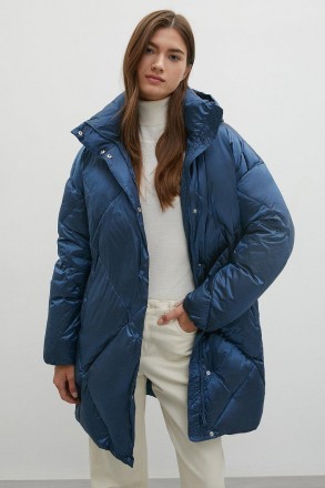 Пуховое женское пальто на молнии с съемным капюшоном. Модель oversize, прямого с. . фото 3