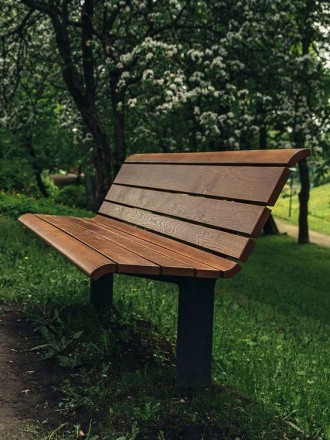 Скамейка на металлических ножках. Харьков. фото 1 Скамейка на металлических ножках. Харьков. фото 1
