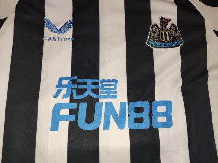 Футболка FC Newcastle United, размер-S, длина-67см, под мышками-50см, в хорошем . . фото 6