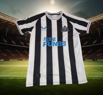 Футболка FC Newcastle United, размер-S, длина-67см, под мышками-50см, в хорошем . . фото 2