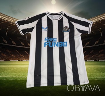 Футболка FC Newcastle United, размер-S, длина-67см, под мышками-50см, в хорошем . . фото 1