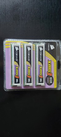 Память DDR3-10700 (2 комплекта по 6 Gb (3x2Gb). Чернигов. фото 1 Память DDR3-10700 (2 комплекта по 6 Gb (3x2Gb). Чернигов. фото 1