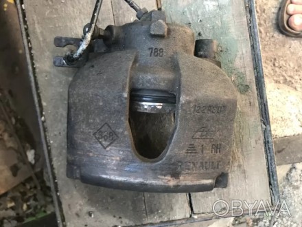Бу суппорт передний правый Renault Laguna 2, Espace 4 7701049763, диаметр поршня