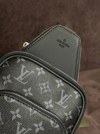 
 
 Сумка Louis Vuitton Avenue Monogram Eclipse с лого внизу s003
Модель: Сумка . . фото 5