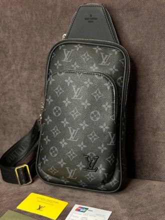 
 
 Сумка Louis Vuitton Avenue Monogram Eclipse с лого внизу s003
Модель: Сумка . . фото 2