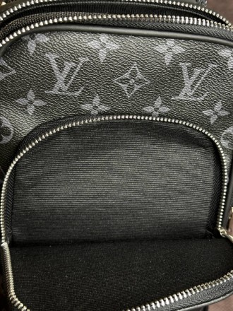 
 
 Сумка Louis Vuitton Avenue Monogram Eclipse с лого внизу s003
Модель: Сумка . . фото 8