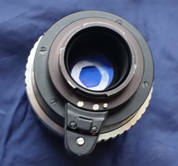 В отличном состоянии качественный, мануальный объектив Carl Zeiss Sonnar F135mm . . фото 3