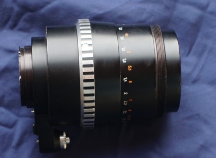 В отличном состоянии качественный, мануальный объектив Carl Zeiss Sonnar F135mm . . фото 4