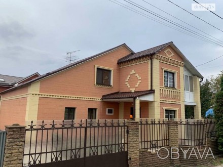 Будинок біля озера