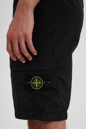 Шорти-бермуди з тканини Stone Island з переливчастим нейлоном Nylon Metal. Еволю. . фото 4