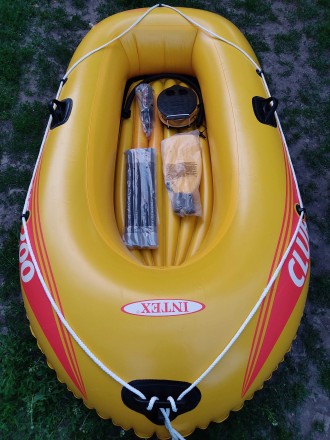Надувний одномісний човен, лодка "Intex" 2 - х слойная 2 насоси весла. Умань. фото 1 Надувний одномісний човен, лодка "Intex" 2 - х слойная 2 насоси весла. Умань. фото 1