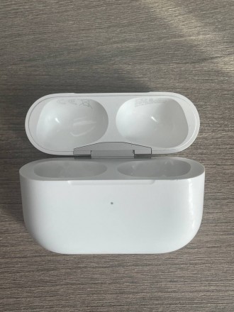 AirPods (Air Pods) Pro 2020 року, модель MWP22.
Кейс працює добре, без ньюансів. . фото 2