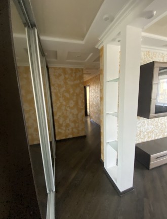 Продам велику три кімнатну квартиру з сучасним ремонтом 
загальна площа 76 м2 
м. Пацаева. фото 6