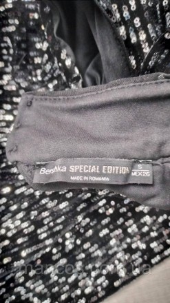 Нарядное блестящее женские чёрное платье Bershka в пайетках. Рукав длинный, спин. . фото 9