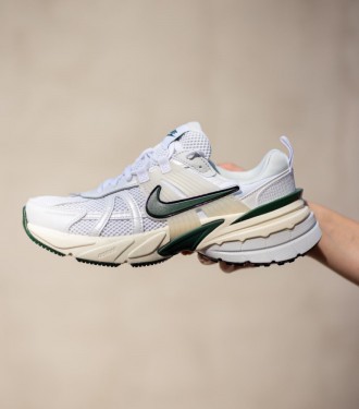 
 
 Nike V2K Run Shoes White – це стильні кросівки, натхненні ретро-дизайном 200. . фото 4