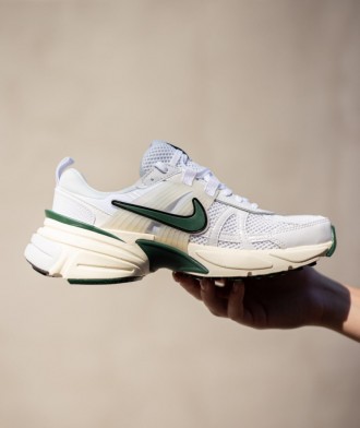 
 
 Nike V2K Run Shoes White – це стильні кросівки, натхненні ретро-дизайном 200. . фото 5