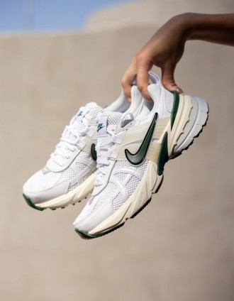 
 
 Nike V2K Run Shoes White – це стильні кросівки, натхненні ретро-дизайном 200. . фото 2