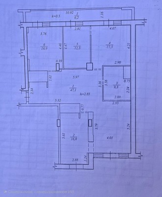 Планировка: кухня, три отдельных комнаты, гардеробная, с/у, лоджия. 
Очень прес. Центр. фото 9