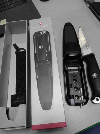 Victorinox fixed blade knife Venture Pro Black 3.0903.3F
Внимание! Комиссионный . . фото 2