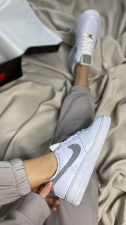 Кроссовки женские белые Nike Air Force 1
Женские кроссовки Найк Аир Форс 1 в низ. . фото 6