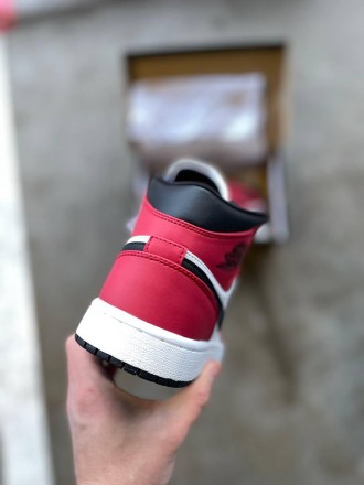 Кроссовки женские красные Nike Air Jordan 1 Retro Chicago
Встречайте стильную кр. . фото 5