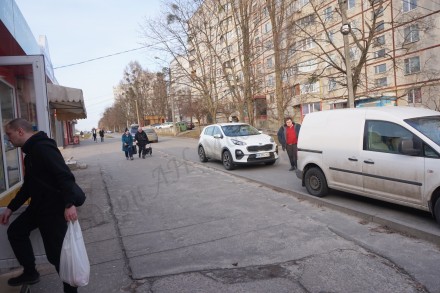 Павільйон розташований по пр-ту Тракторобудівників у 535 А м/р. Задня стіна паві. Салтовка. фото 7