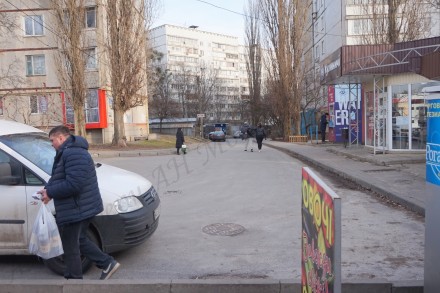 Павільйон розташований по пр-ту Тракторобудівників у 535 А м/р. Задня стіна паві. Салтовка. фото 5