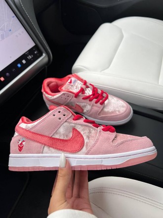 Кроссовки женские розовые Nike SB Dunk Low Strangelove
Женские низкие кроссовки . . фото 7