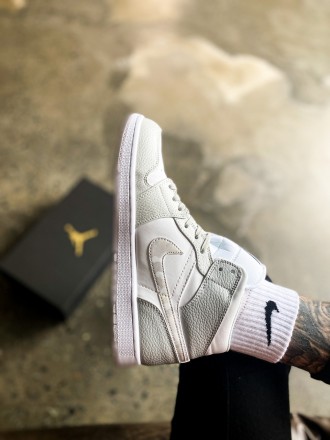 Кроссовки женские серые Jordan 1 High Retro Grey Camo
Высокое женские кроссовки . . фото 8