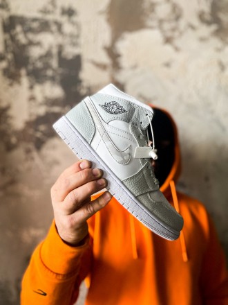 Кроссовки женские серые Jordan 1 High Retro Grey Camo
Высокое женские кроссовки . . фото 2