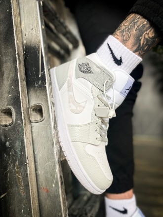 Кроссовки женские серые Jordan 1 High Retro Grey Camo
Высокое женские кроссовки . . фото 3