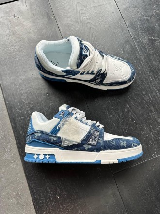 Кроссовки женские белые Louis Vuitton Trainer White Blue
Женские кроссовки Луи В. . фото 10