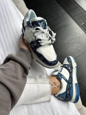 Кроссовки женские белые Louis Vuitton Trainer White Blue
Женские кроссовки Луи В. . фото 8