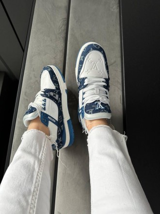 Кроссовки женские белые Louis Vuitton Trainer White Blue
Женские кроссовки Луи В. . фото 4