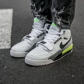 Кроссовки мужские белые Jordan Legacy White Green 
Мужские спортивные кроссовки . . фото 2