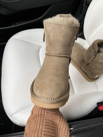 Угги женские зимние хаки UGG ZIP Mini Khaki
Женские сапоги UGG в цвете хаки уже . . фото 7