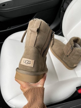 Угги женские зимние хаки UGG ZIP Mini Khaki
Женские сапоги UGG в цвете хаки уже . . фото 4