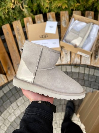 Угги женские зимние серые UGG Light Grey Metallic Suede
Женские сапоги UGG в сер. . фото 2