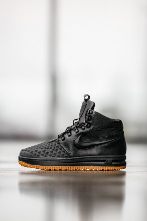 Кроссовки мужские черные зимние Nike Lunar Force 17 Duckboot black
Кроссовки муж. . фото 4