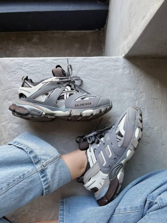 Кроссовки женские серые Balenciaga Track 3.0 Gray Premium
Рады представить вам ш. . фото 2