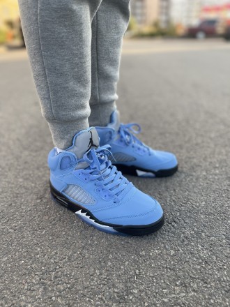 Кроссовки мужские голубые Jordan Retro 5 UNC Blue
Мужские кроссовки Найк Аир Джо. . фото 9