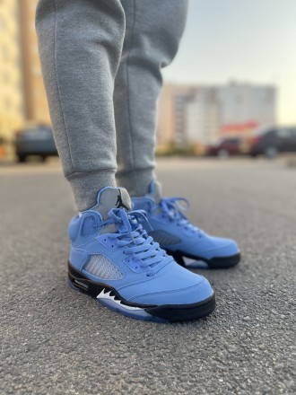 Кроссовки мужские голубые Jordan Retro 5 UNC Blue
Мужские кроссовки Найк Аир Джо. . фото 4